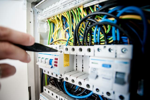 Électricité & Installations Techniques
